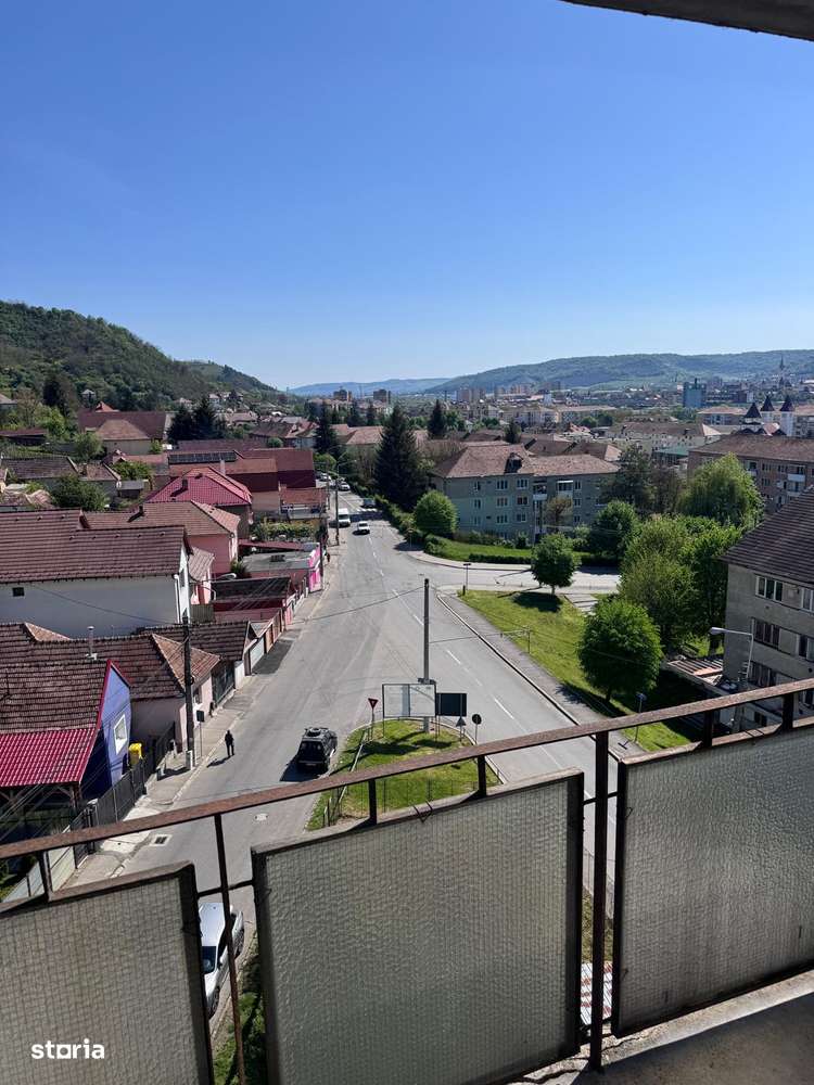 Apartament de vanzare, 3 camere, Str. Govora, Pret: 53.000 Eur-0