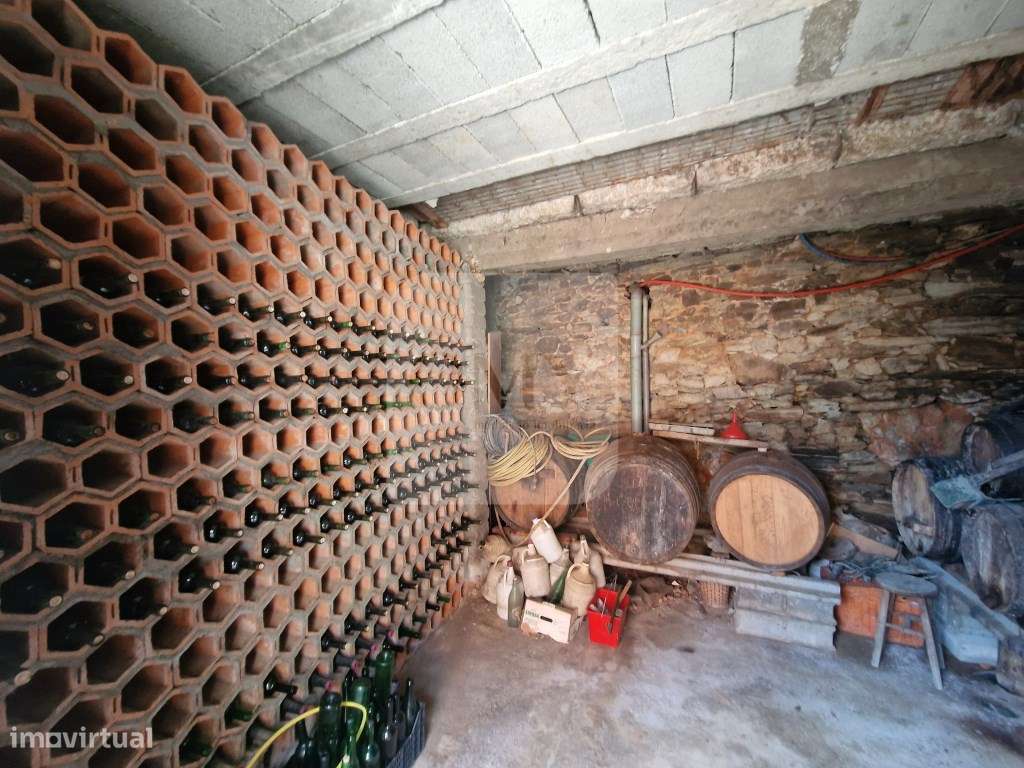 Moradia de rés do chão e andar em Abaças, Vila Real-18