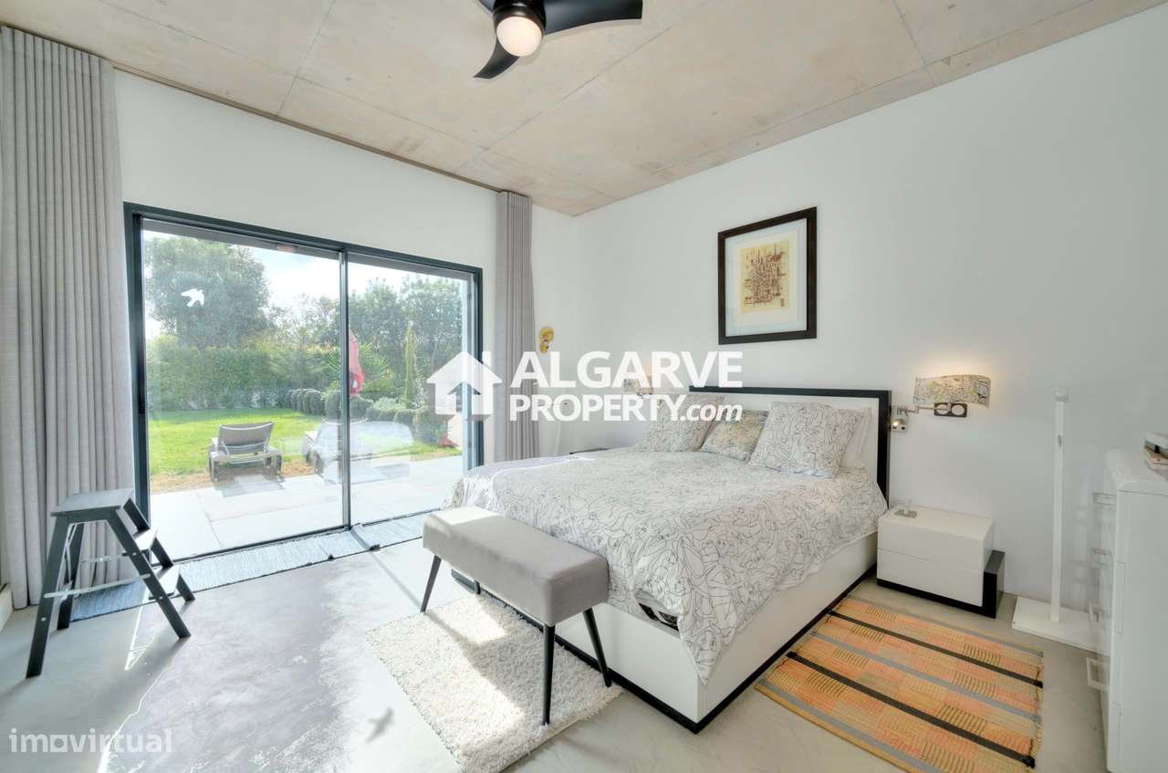 Moderna Moradia T4 com Piscina e Jardim em Almancil-40