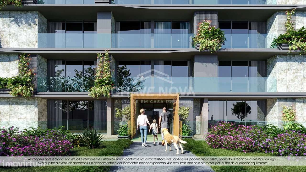 Apartamento T2 com garagem e varanda em Gaia-14