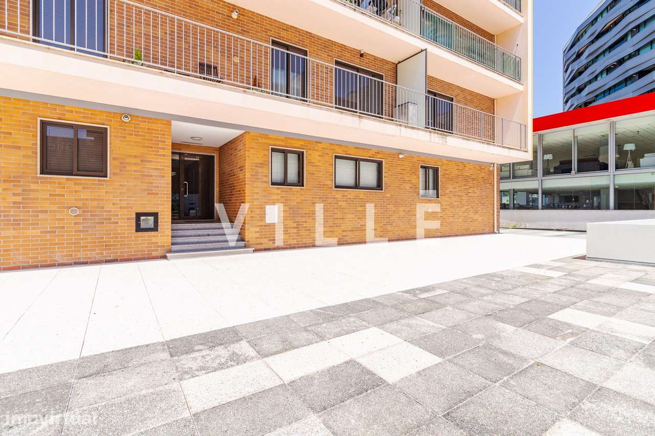 Apartamento T2 com Garagem Fechada e Arrumo no Glicinias-39