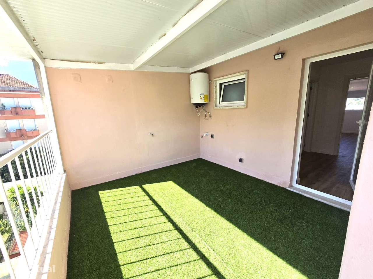 Apartamento T2 Remodelado com Varanda - Queluz-5