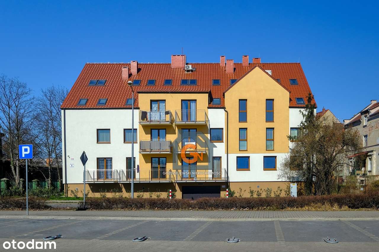 Sprzedam 4 pok mieszkanie o pow. 90m2 + miejsce parkingowe w garażu.-0