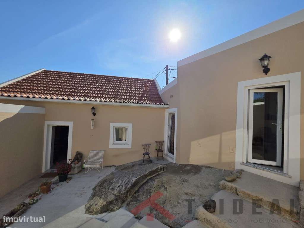 Moradia Renovada com Espaço Exterior-19