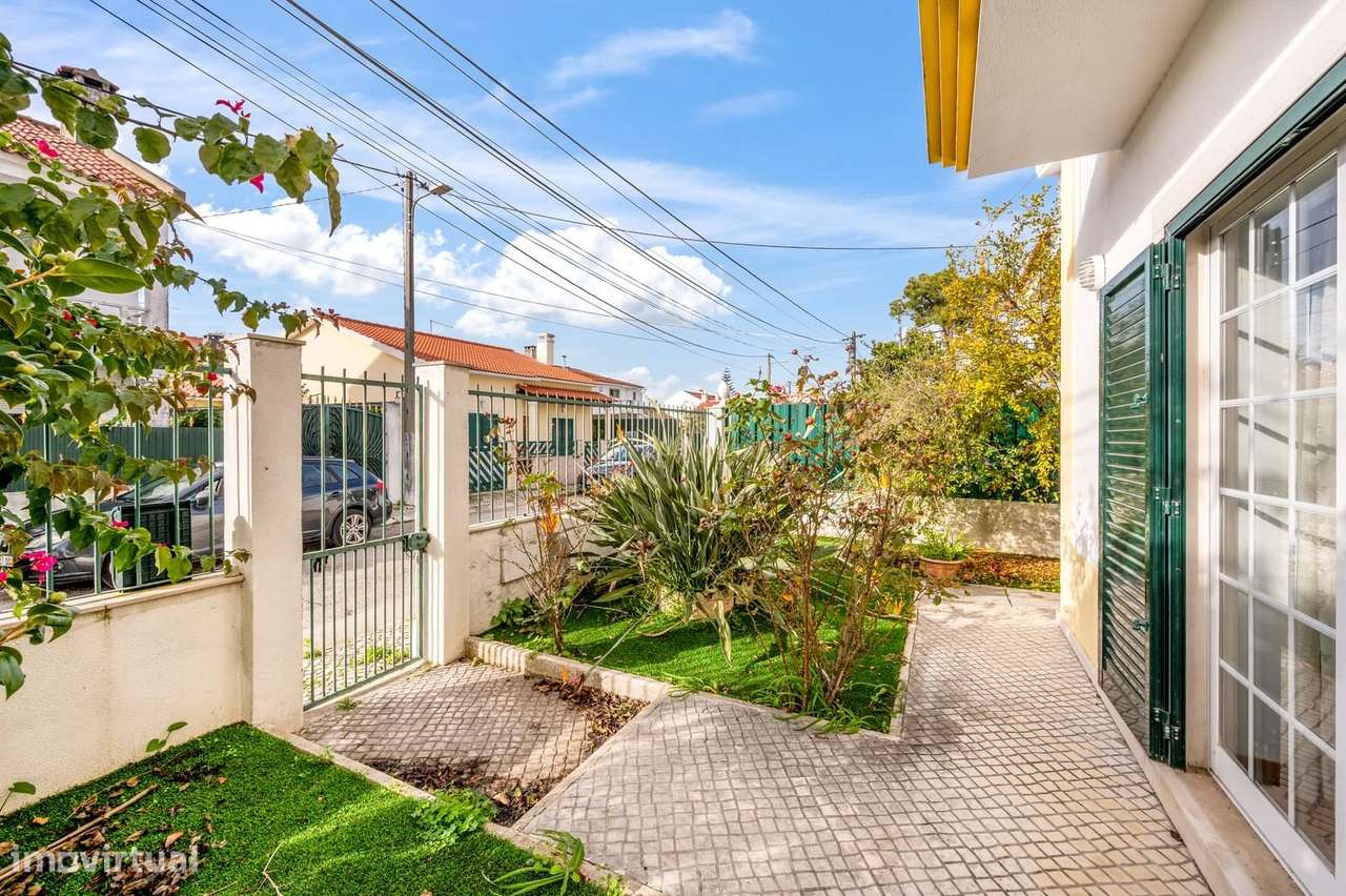 Moradia Isolada T3 com jardim, Aroeira, Almada-29