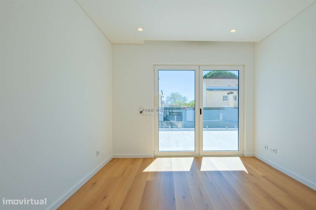 Moradia T4 de luxo em Condomínio Privado com Piscina e Jardim em São P-10