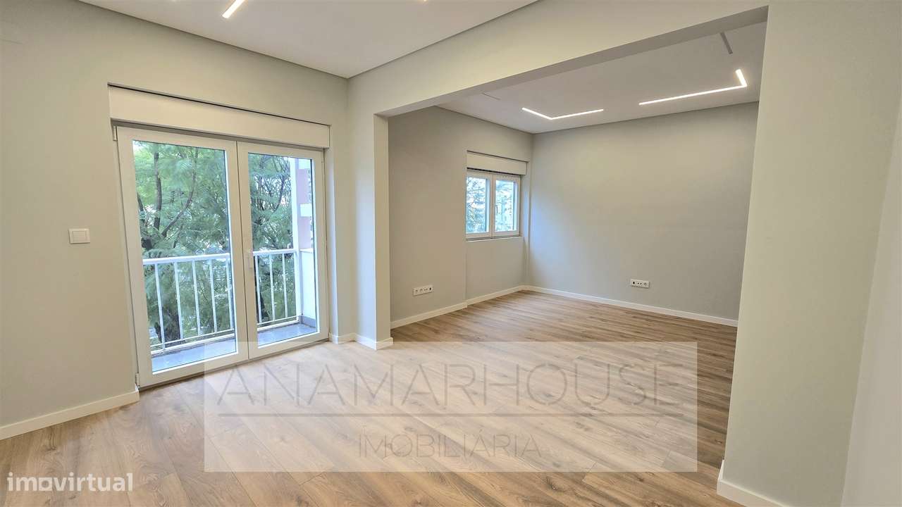 T2 Remodelado com varanda na Mina de Água, Amadora - Grande imagem: 3/22