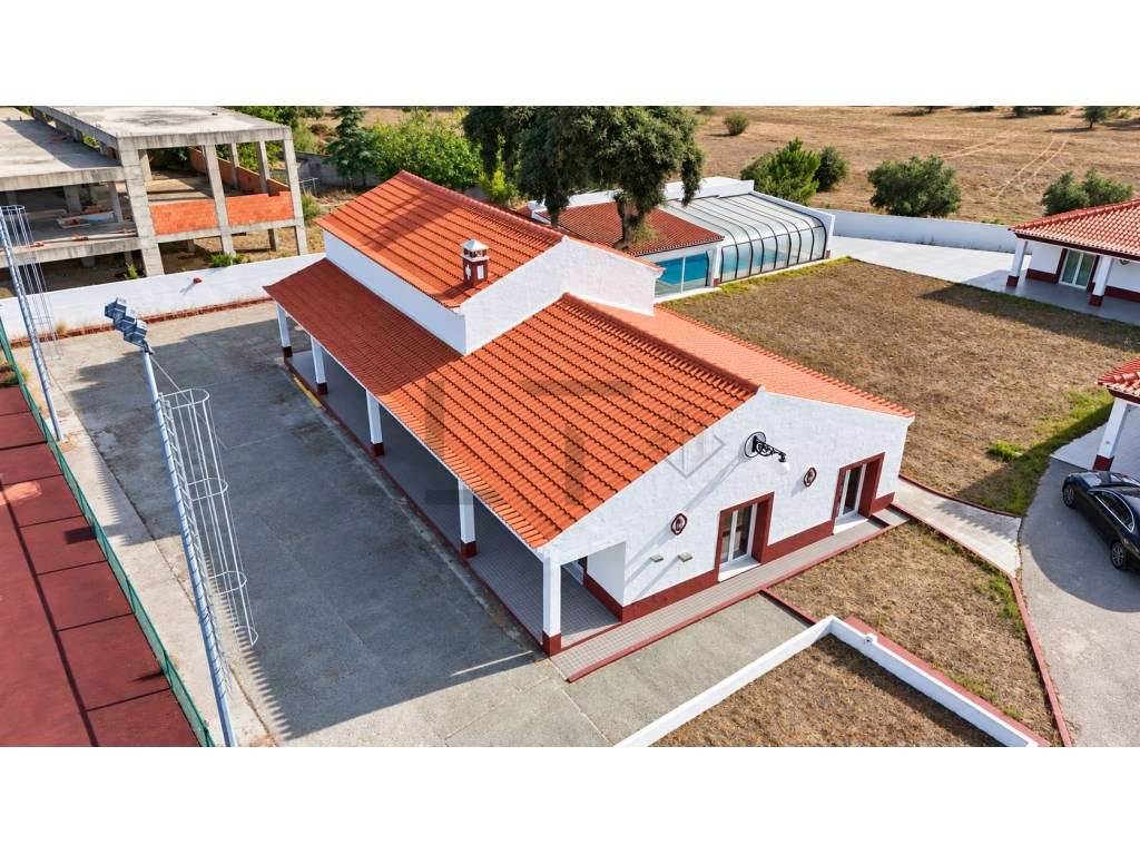 Quinta com 2 Moradias, 2 Campos de Ténis e Piscina, para Venda em P...-40