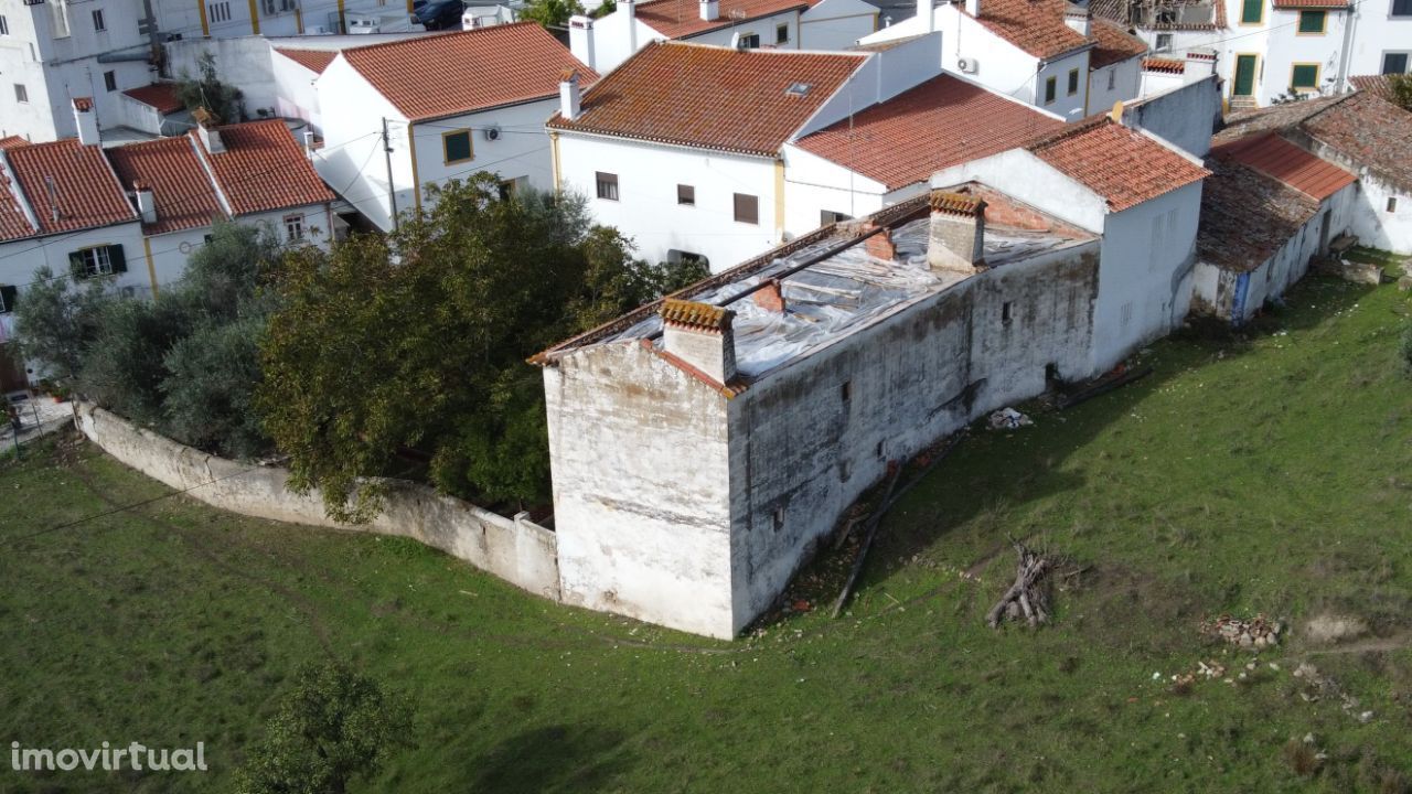 Moradia com quintal entre a serra e a cidade a 5min de Portalegre