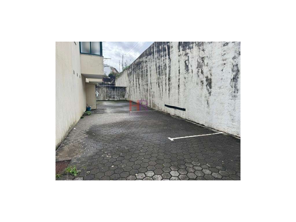 Vende-se T3 totalmente mobilado com três aparcamentos privativos.-29