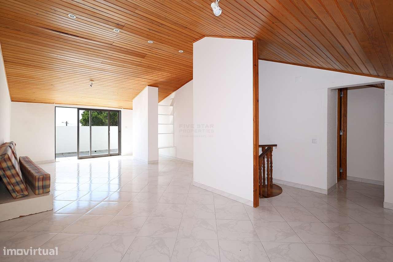 Moradia com duas fracções – Rentabilidade Imediata – Porto Salvo – Oei-40