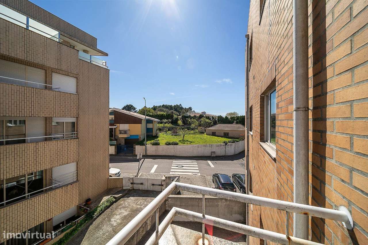 T2 em Seixezelo V.N. de Gaia. com lugar de garagem e arrumos.-16