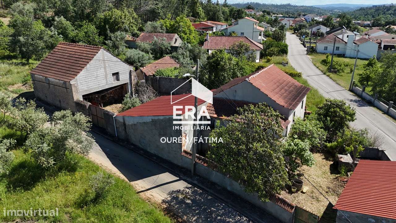 Moradia T2 com quintal localizada no Olival-22