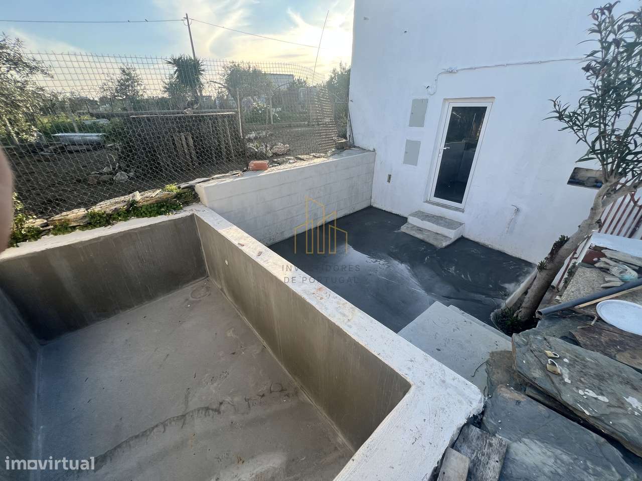 Moradia T1 Montejuntos com piscina-3