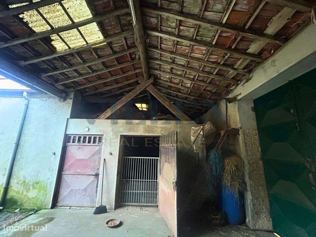 Moradia para Restaurar com 2.590 m² de Terreno, Privacidade e Excel...-16