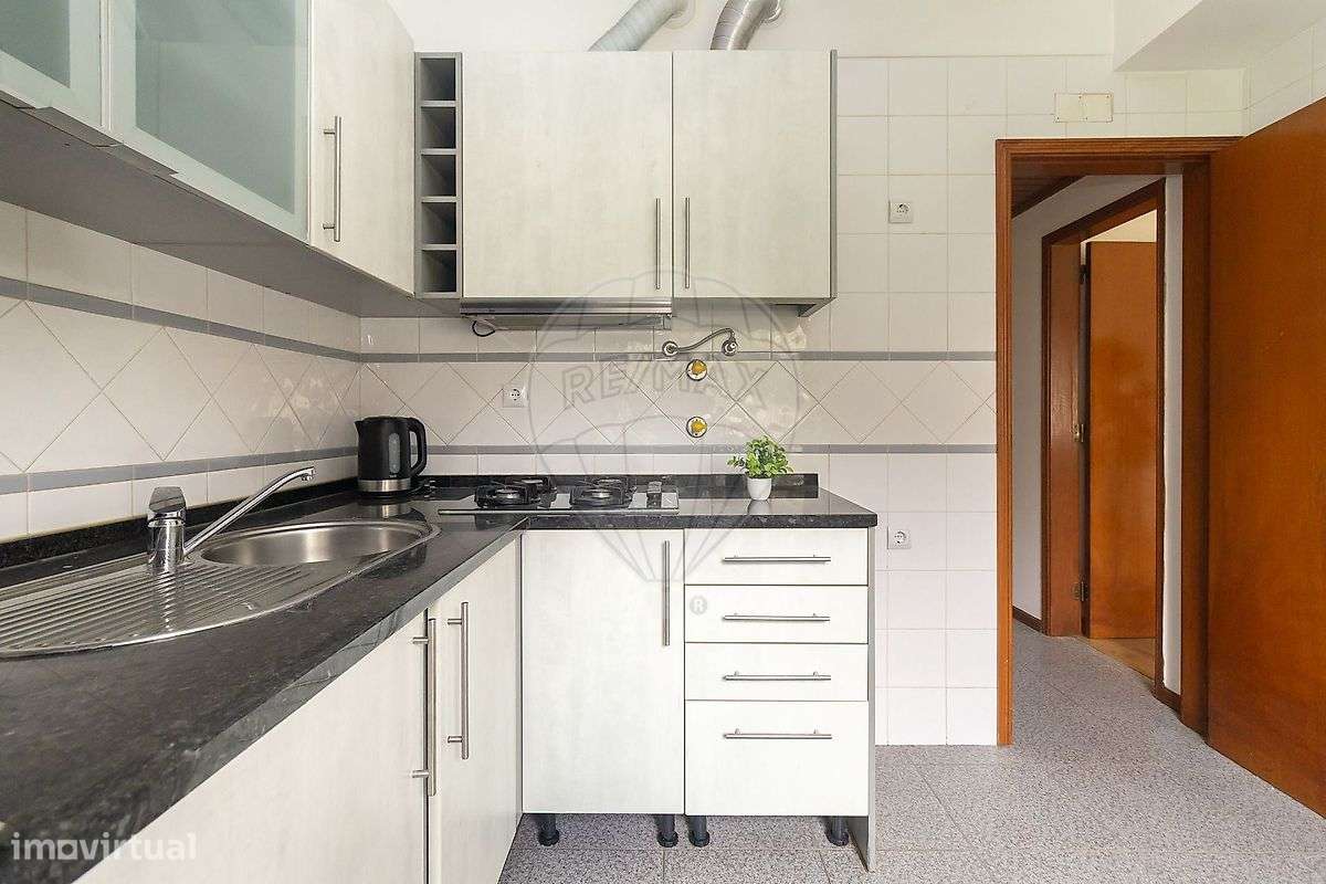 Apartamento T2 com Arrecadação em Paio Pires-23