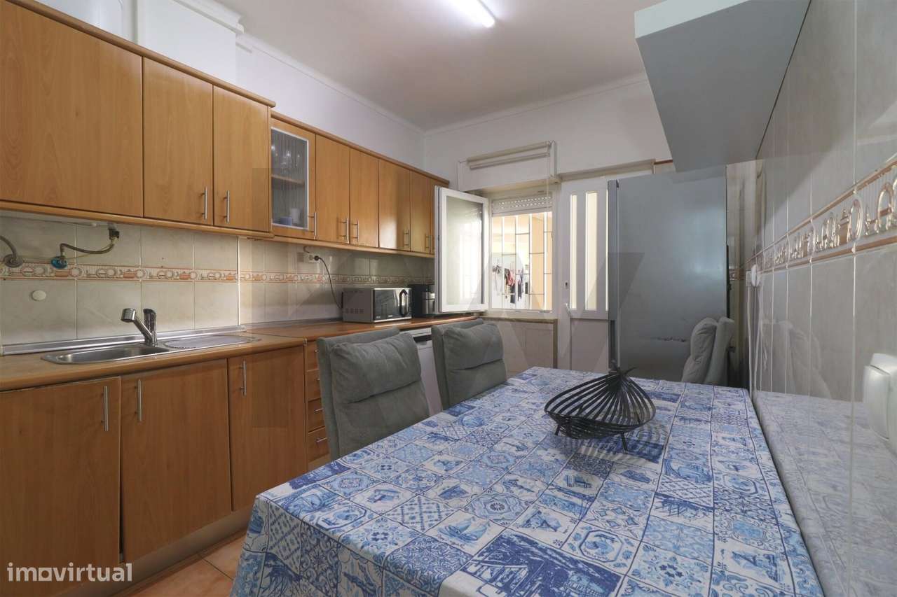 T2 parcialmente remodelado junto à estação ferroviária – Pinhal Novo - Grande imagem: 4/16