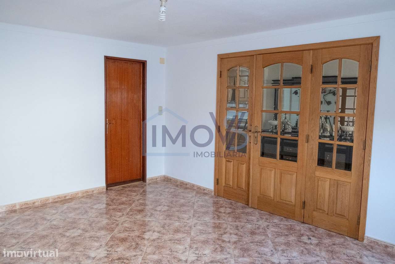 Propriedade com 2 Habitações, Anexo e Poço – Oportunidade Única em Fer-11