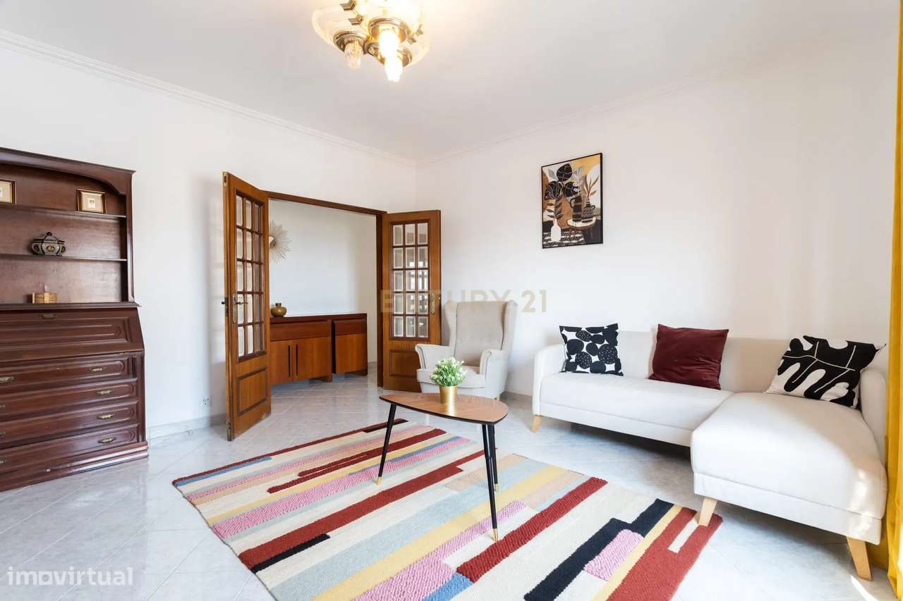 Apartamento T3 com Vista Rio e Garagem – Centro de Setúbal-0