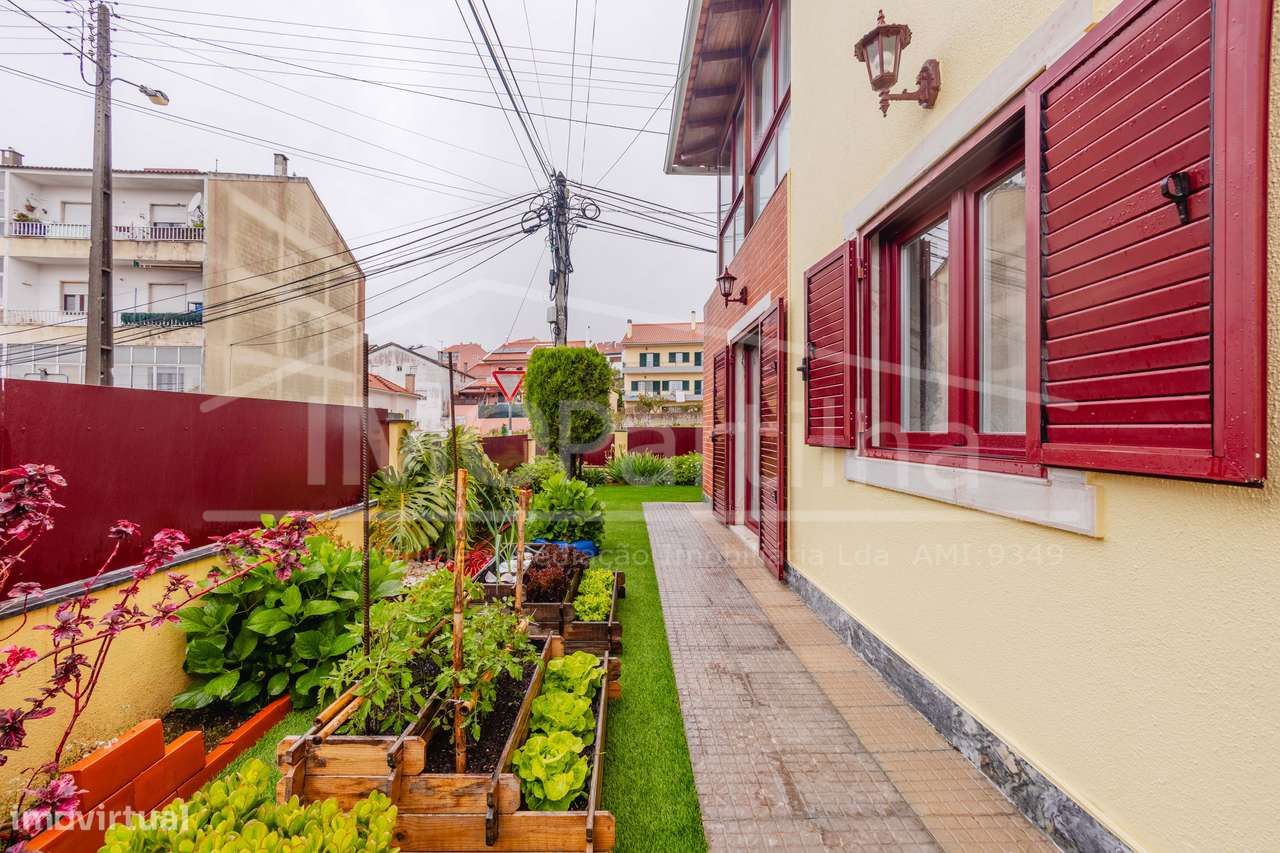 Moradia T3 | 212m2 | c/Jardim e Garagem | Odivelas-5