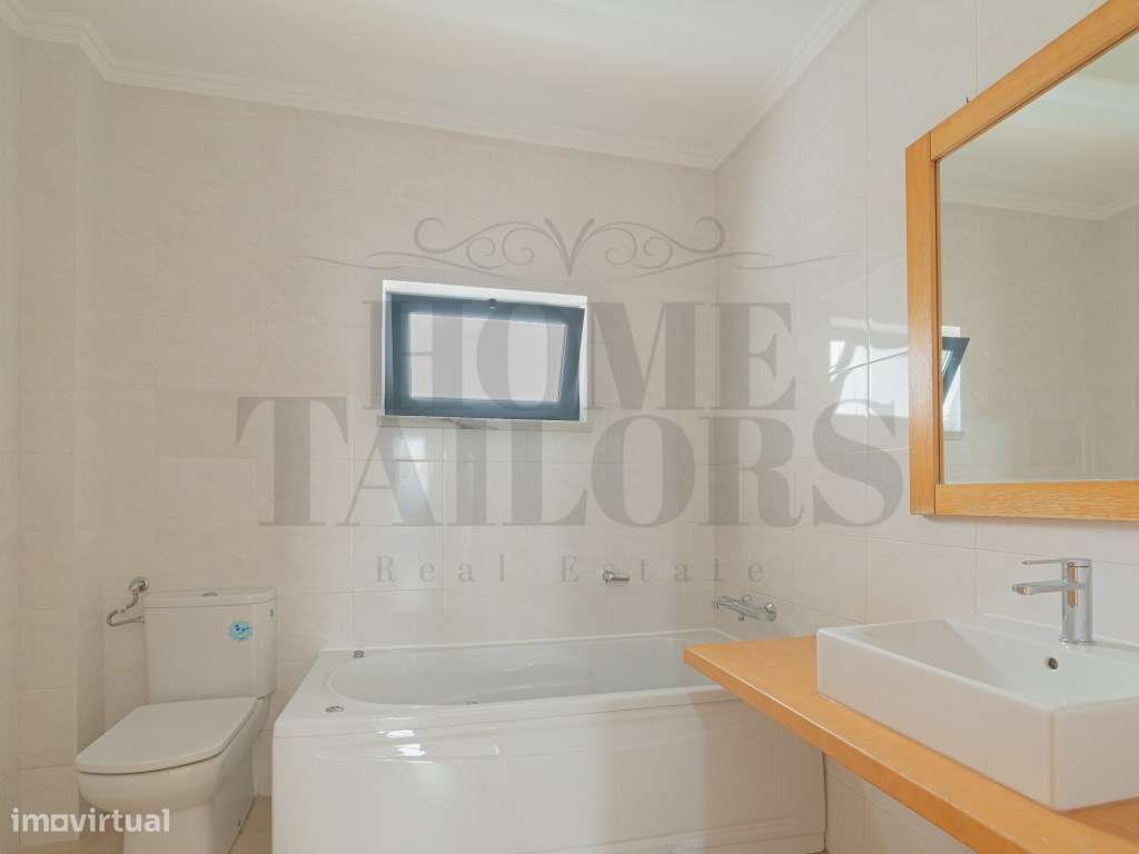 Moradia T5 com 296 m2, com design moderno e acabamentos de qualidad... - Grande imagem: 4/31