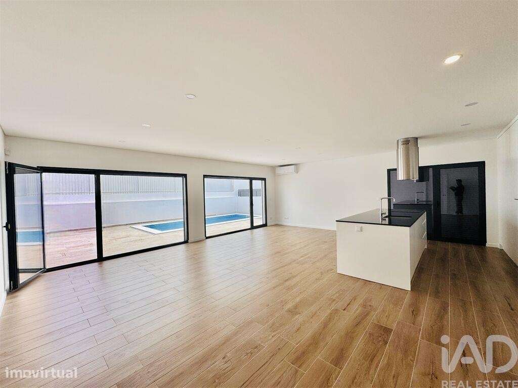 Casa / Villa T3 em Fernão Ferro de 158,00 m2 - Grande imagem: 2/14