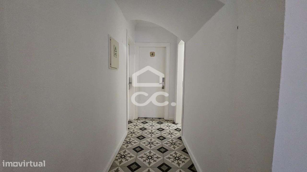 Alojamento com 10 quartos, pronto a rentabilizar, com obras recentes e-39