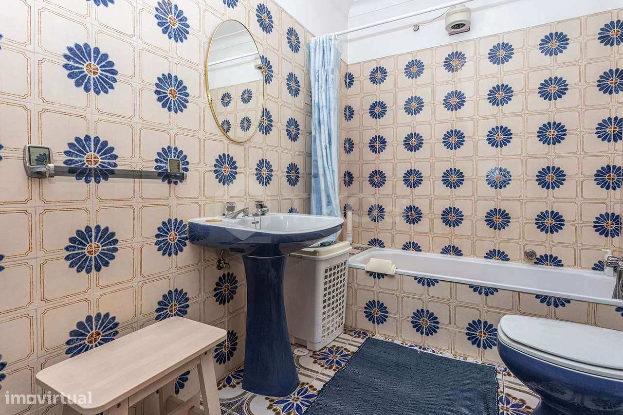 MORADIA GEMINADA À  VENDA EM PORTO SALVO– 3 PISOS, 2 FRENTES-16