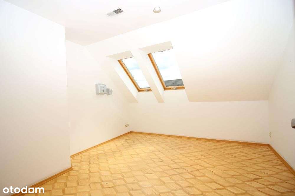 Dom wolnostojący z dużym ogrodem w spokojnej okolicy.-16