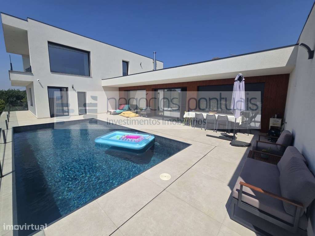 Moradia Ind. T3 com piscina, excelente localização e vistas deslumb... - Grande imagem: 2/51