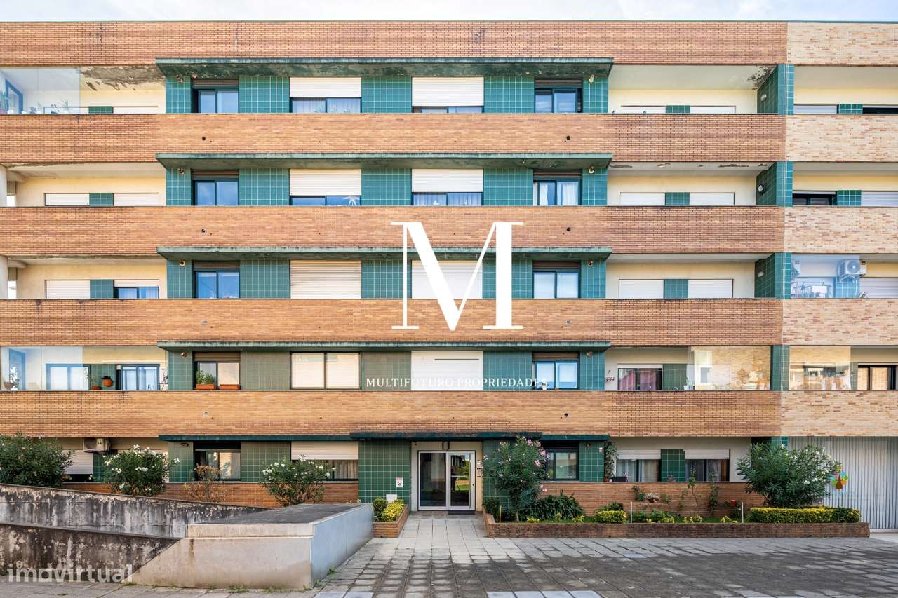 Valongo | Apartamento T2 | Varanda | Box 2 viaturas | Arrumos-22