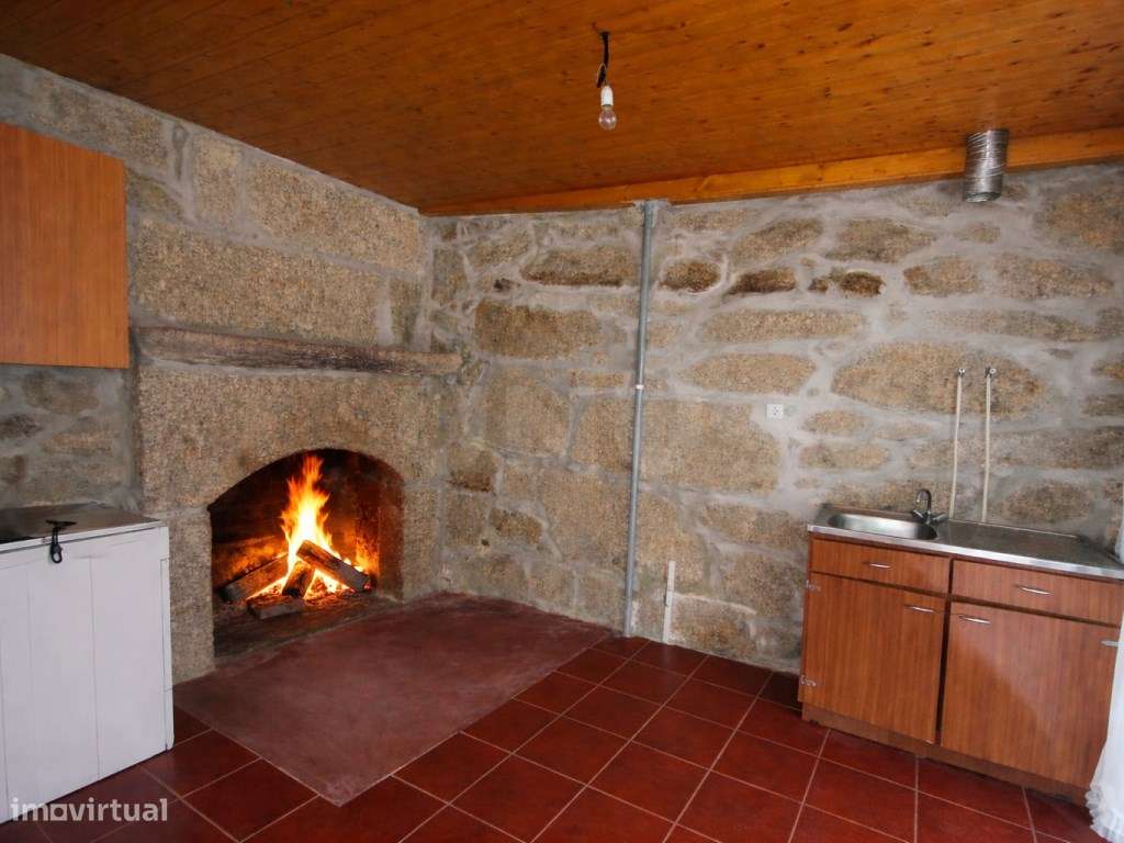 Muito Mais do Que Parece: Casa com traça tipicamente beirã. T1 com ...-3