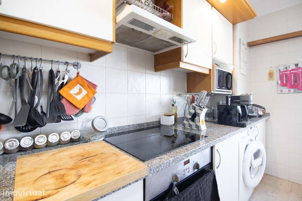 Apartamento T2 com garagem em Nova Carnaxide-5