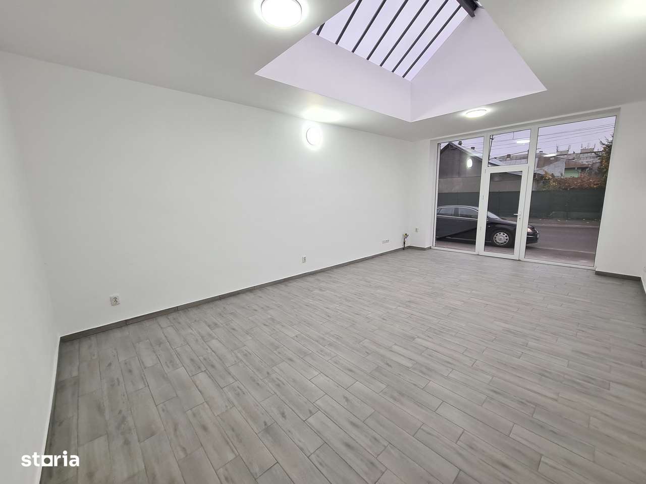 Spatiu comercial in Campina, Complex Rafinarie--34 mp--1900 lei - Imagine principală: 2/20