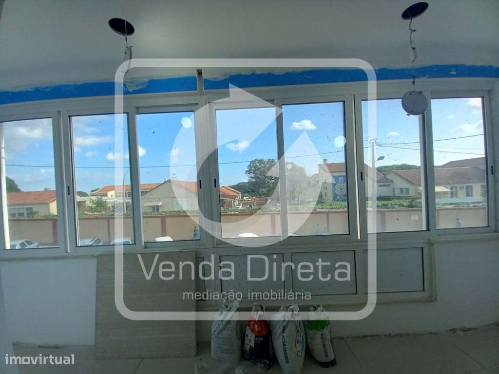 Apartamento T4 remodelado no Laranjeiro-7