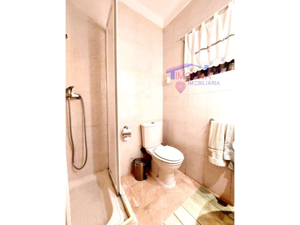 Moradia T4 com aquecimento e garagem em Figueiró dos Vinhos-16