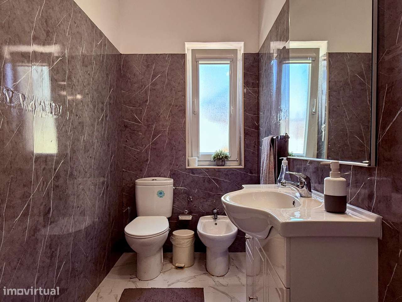 Moradia de 4 quartos, inserida num terreno com 367 m².-7