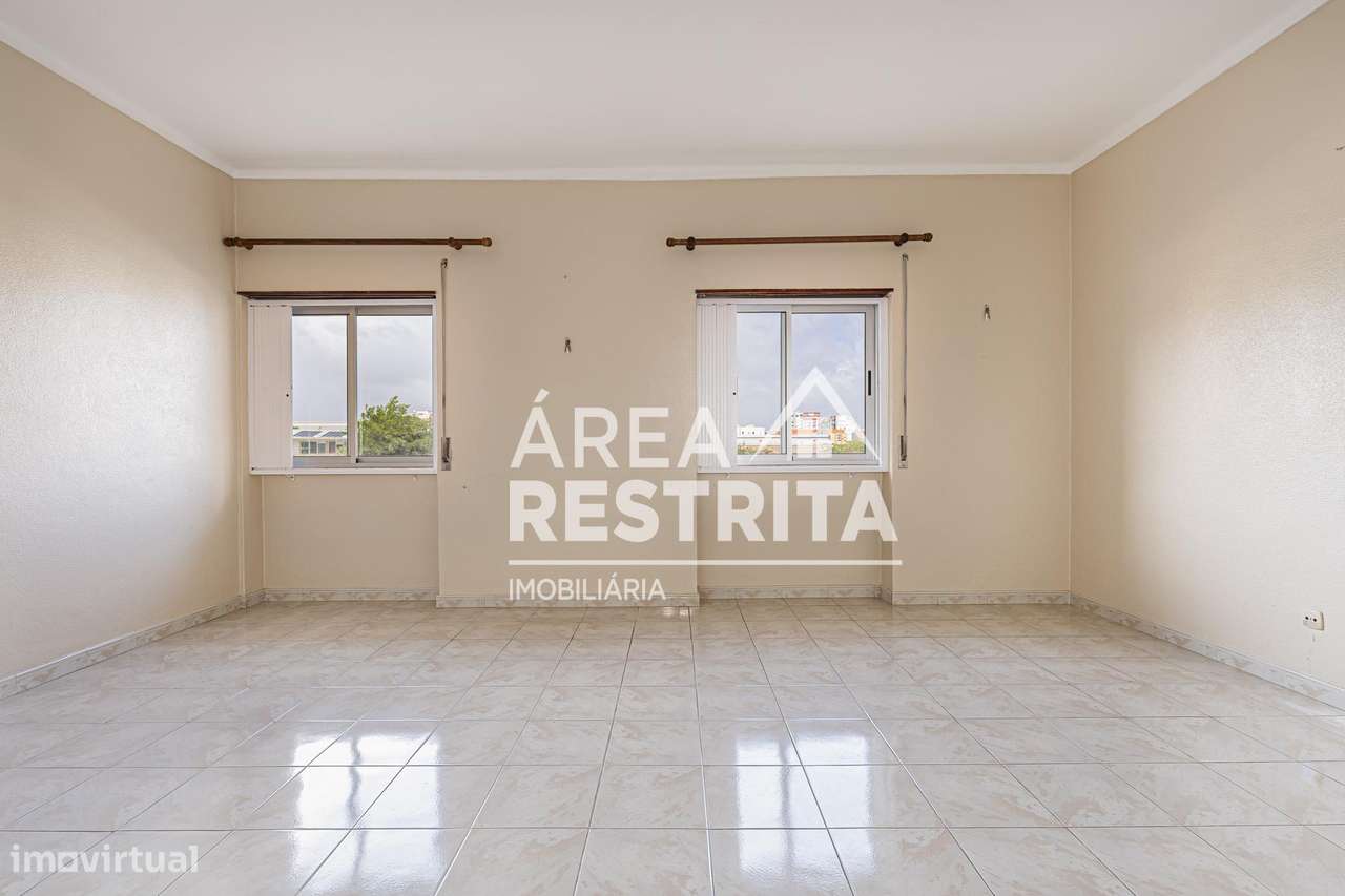 Apartamento T3 Alto do Seixalinho,  Barreiro-11