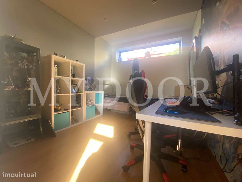 Loures - V4+1 Moradia c/ Piscina Privada - Varanda - Box + 2 parque...-34