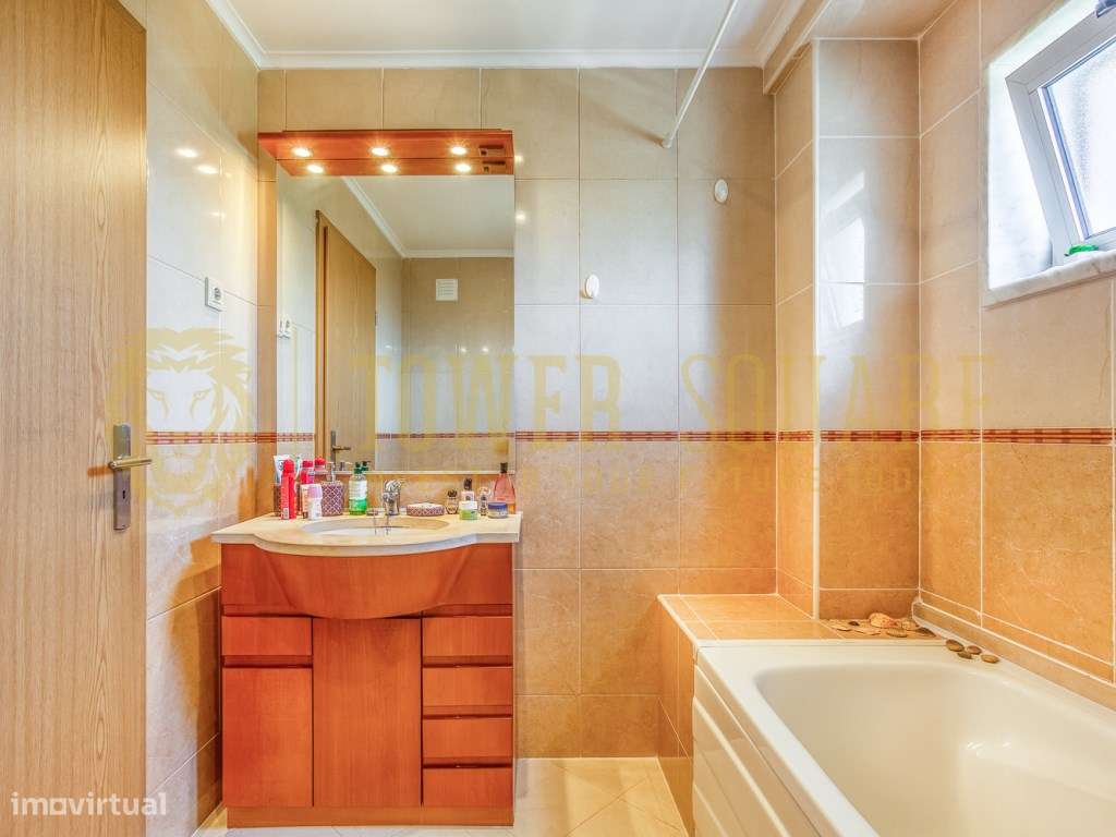 Apartamento T3 com arrecadação em Corroios-14