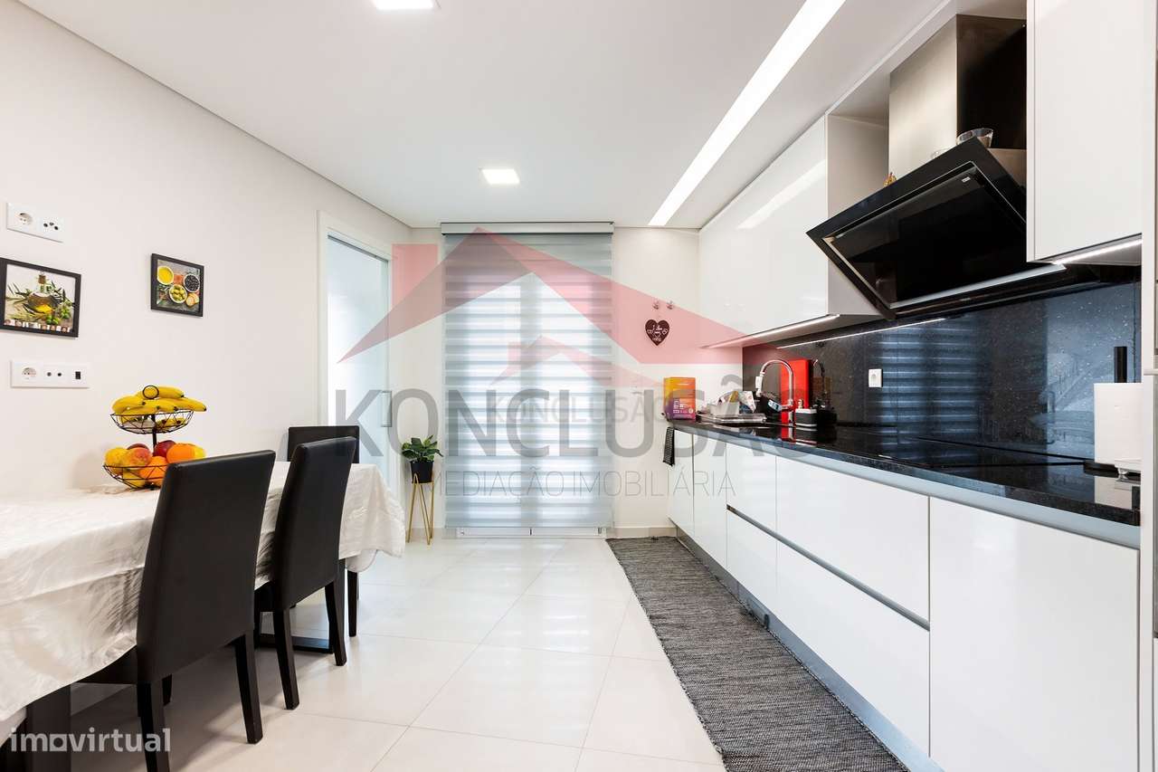 Excelente T3 com áreas generosas e acabamentos de qualidade - Grande imagem: 3/33