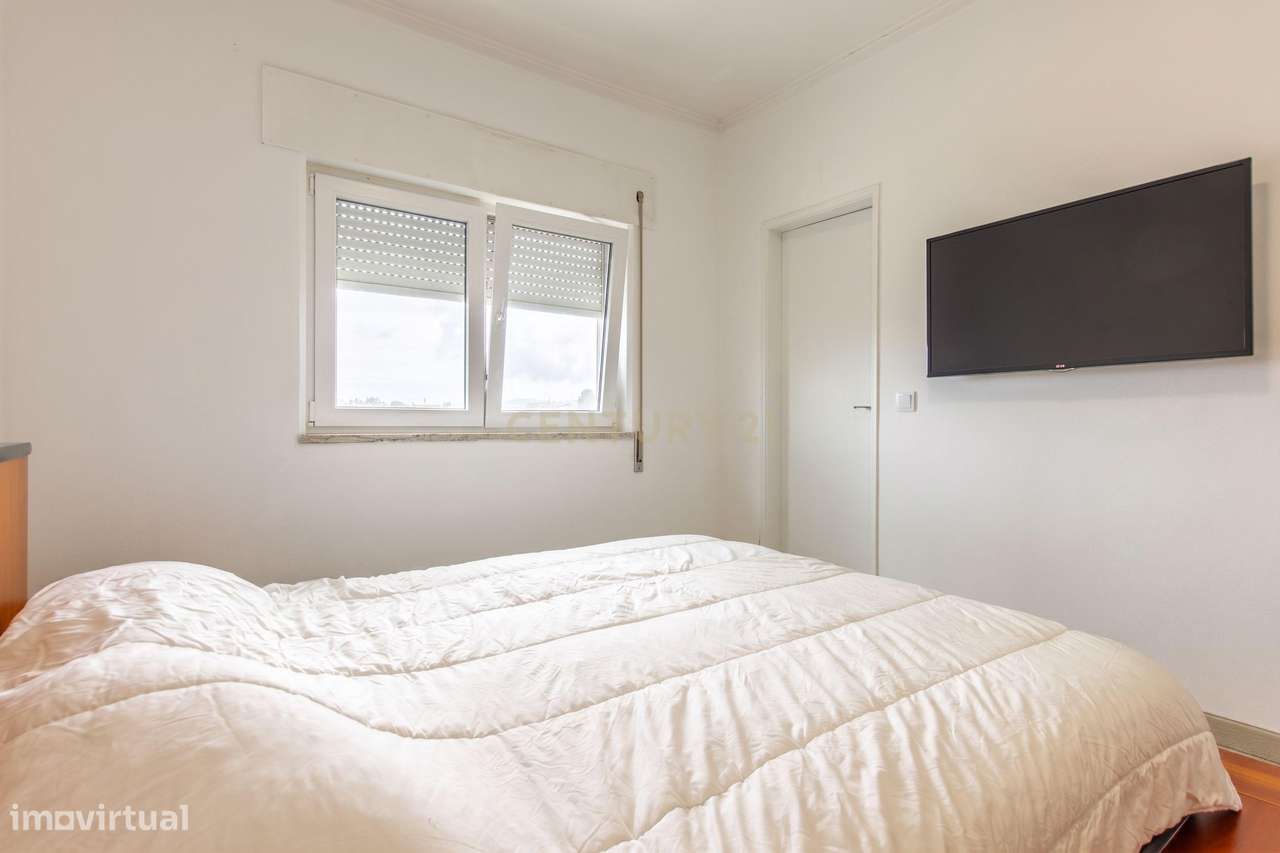 Excelente Apartamento de 4 Assoalhadas com Terraço e Sótão Independent-13