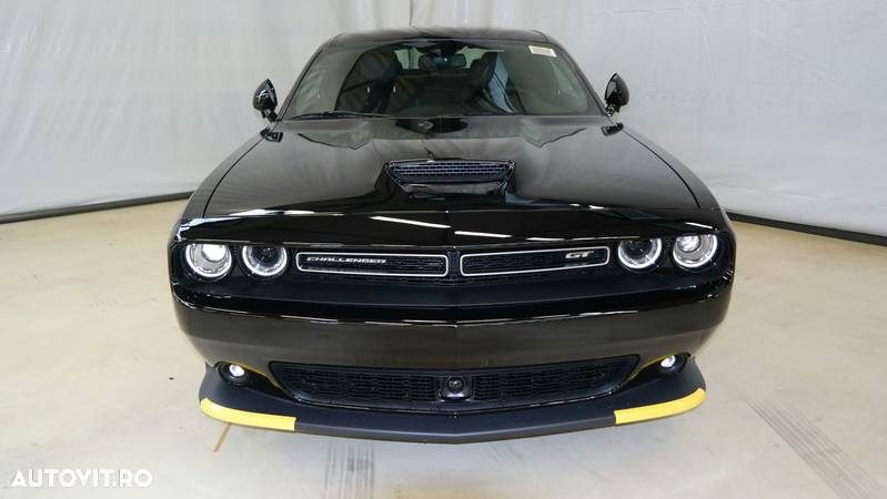 Dodge Challenger - 1