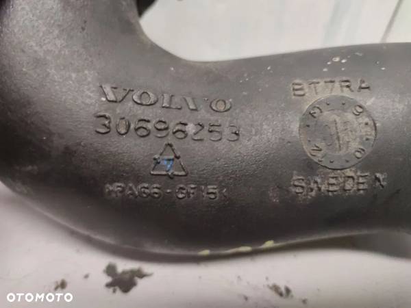 rura kolanko powietrza dolotowa Volvo 2.4 D5 V70 S60 S80 - 2