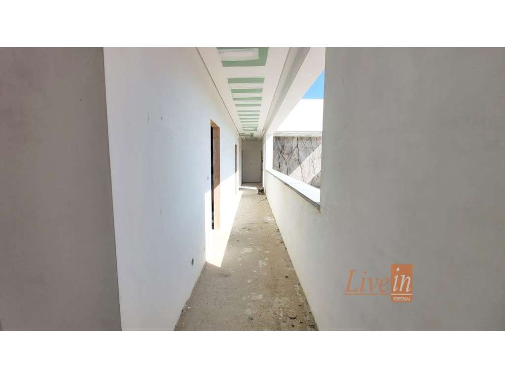Quinta com Moradia T4 Isolada na Azueira em Mafra-28