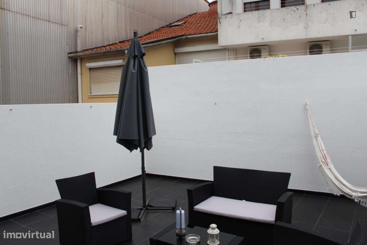 Apartamento com 1 quartos - localizado em Paranhos Porto - Grande imagem: 2/6