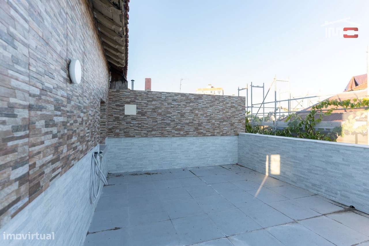 OPORTUNIDADE INVESTIMENTO - APARTAMENTO T4 CONVERTIDO EM T5 COM TER...-18