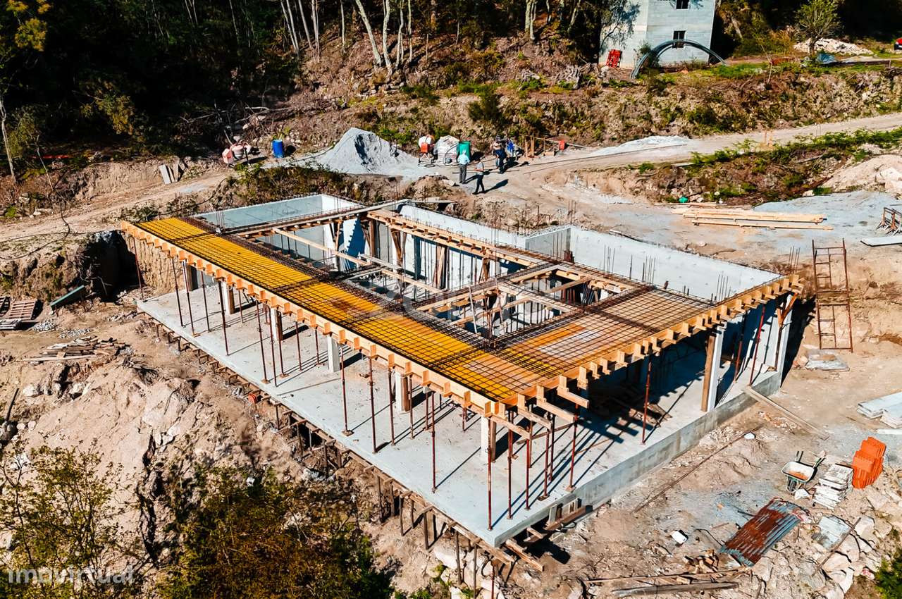 Moradia T3 em contrução no Gerês-5