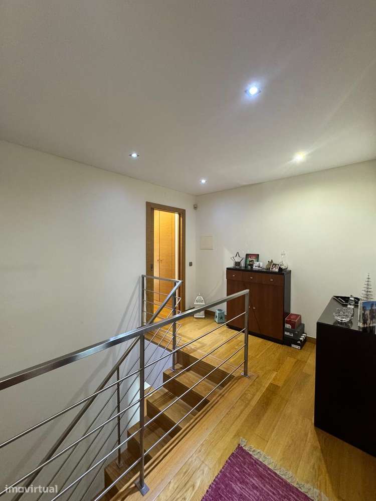 Apartamento duplex T4 com 3  garagens-31