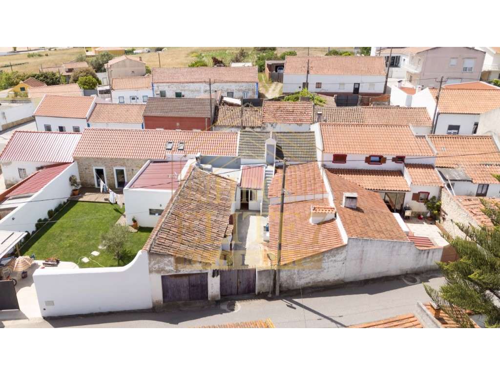 Moradia T3 para Renovar | Vau, Óbidos-37